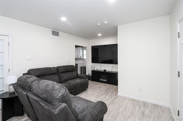 267 N Wellwood Avenue, Lindenhurst, NY 11757