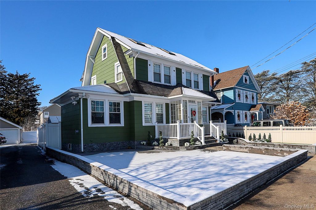 267 N Wellwood Avenue, Lindenhurst, NY 11757