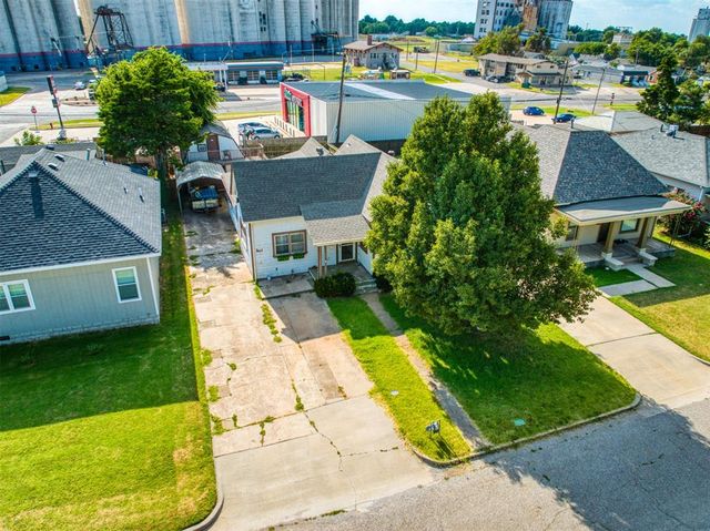 1118 S Barker Avenue, El Reno, OK 73036