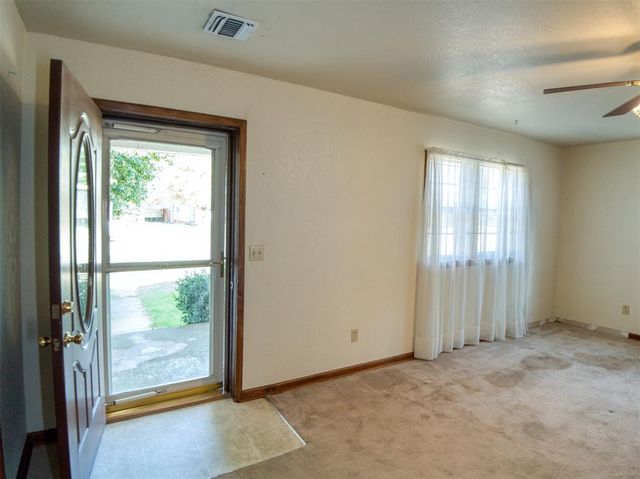 1118 S Barker Avenue, El Reno, OK 73036