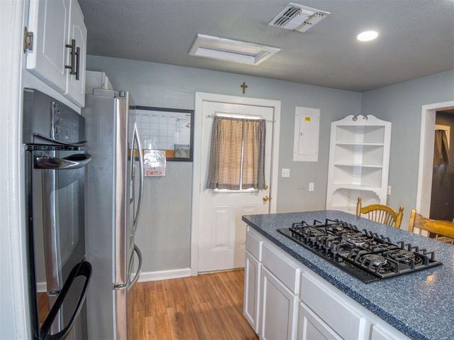 1118 S Barker Avenue, El Reno, OK 73036