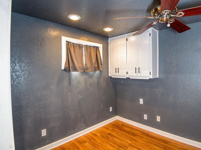 1118 S Barker Avenue, El Reno, OK 73036