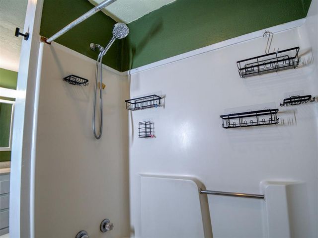 1118 S Barker Avenue, El Reno, OK 73036