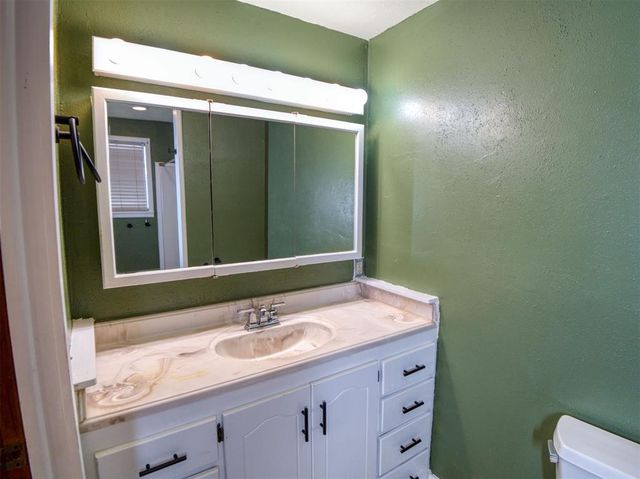 1118 S Barker Avenue, El Reno, OK 73036