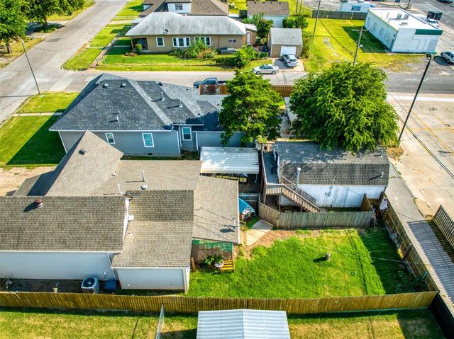 1118 S Barker Avenue, El Reno, OK 73036