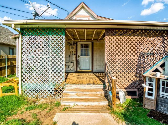 1118 S Barker Avenue, El Reno, OK 73036