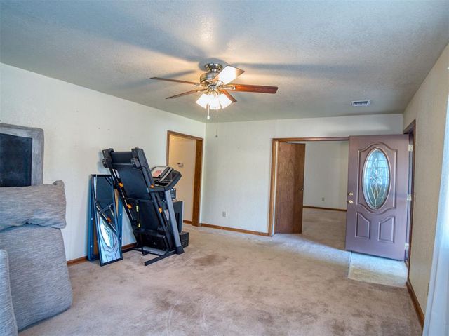 1118 S Barker Avenue, El Reno, OK 73036