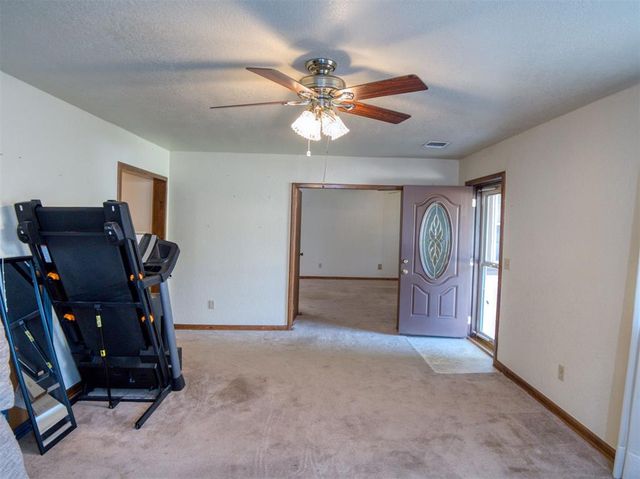 1118 S Barker Avenue, El Reno, OK 73036