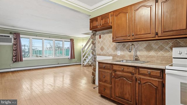 25 AUTUMN LN, Levittown, PA 19055