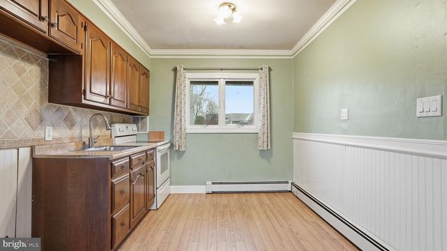 25 AUTUMN LN, Levittown, PA 19055