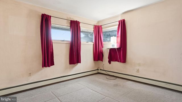 25 AUTUMN LN, Levittown, PA 19055