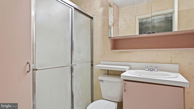 25 AUTUMN LN, Levittown, PA 19055