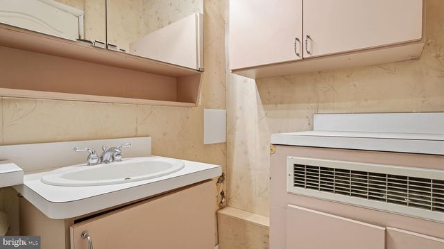 25 AUTUMN LN, Levittown, PA 19055