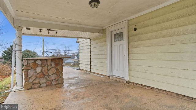 25 AUTUMN LN, Levittown, PA 19055