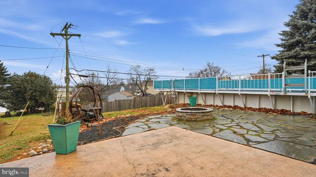 25 AUTUMN LN, Levittown, PA 19055