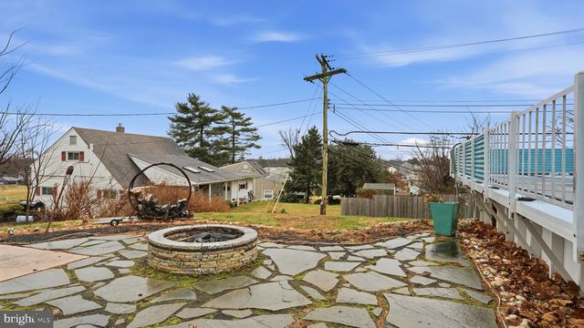 25 AUTUMN LN, Levittown, PA 19055