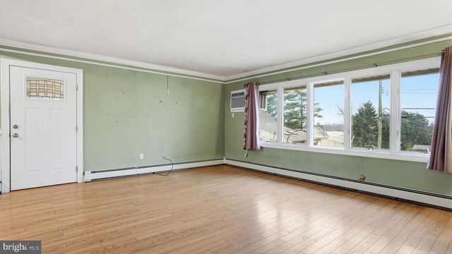 25 AUTUMN LN, Levittown, PA 19055