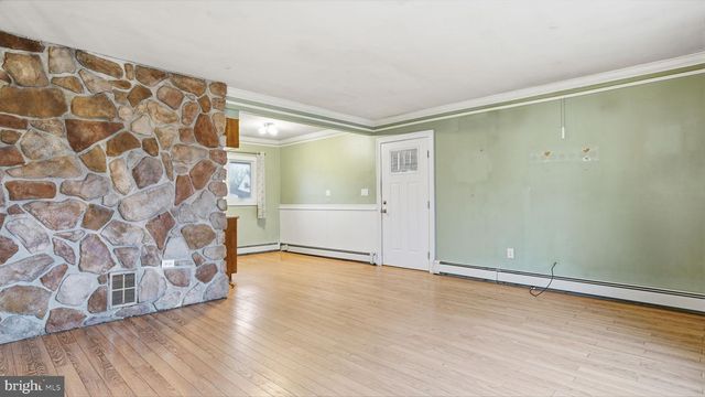 25 AUTUMN LN, Levittown, PA 19055