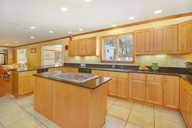 17 Wyndcliff Drive, Acton, MA 01720