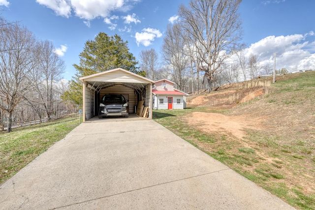 794 State Hwy 66, Young Harris, GA 30582