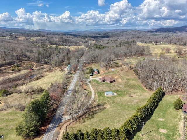 794 State Hwy 66, Young Harris, GA 30582