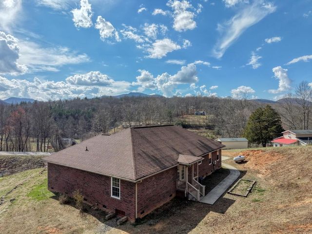 794 State Hwy 66, Young Harris, GA 30582