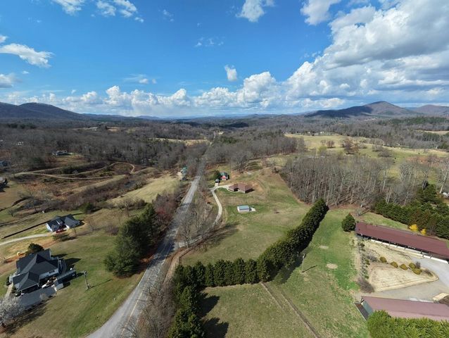 794 State Hwy 66, Young Harris, GA 30582