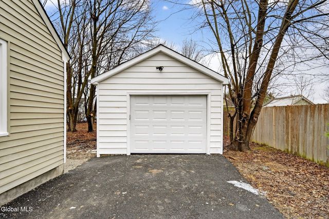 5 Nielson Road, Guilderland, NY 12085