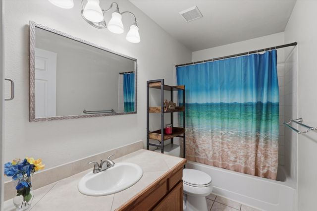 1961 Roanoke Drive NE, Rio Rancho, NM 87144