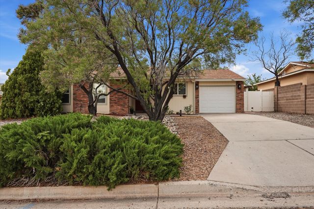 1961 Roanoke Drive NE, Rio Rancho, NM 87144