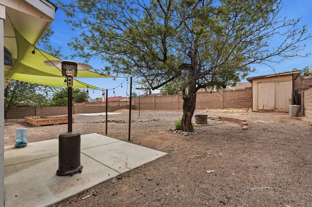 1961 Roanoke Drive NE, Rio Rancho, NM 87144