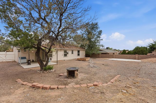 1961 Roanoke Drive NE, Rio Rancho, NM 87144
