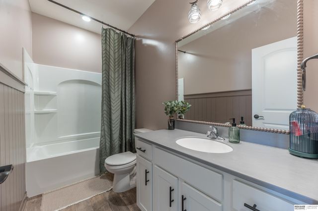 4668 N 210th Street, Elkhorn, NE 68022