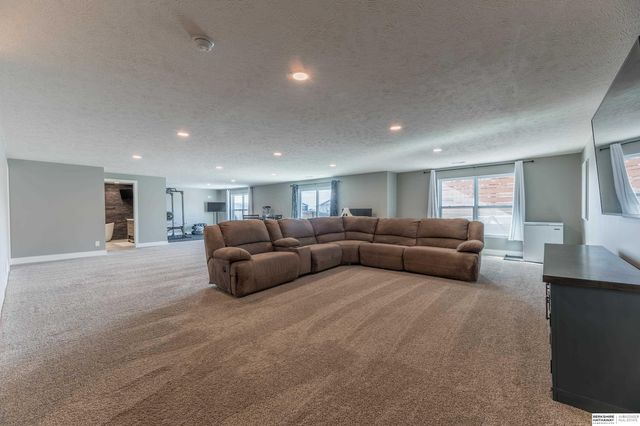 4668 N 210th Street, Elkhorn, NE 68022