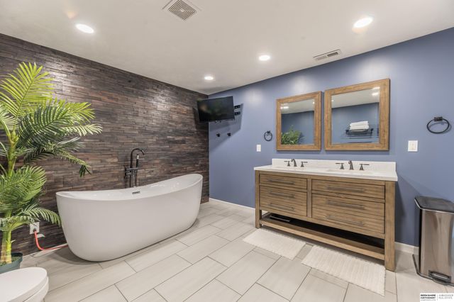 4668 N 210th Street, Elkhorn, NE 68022