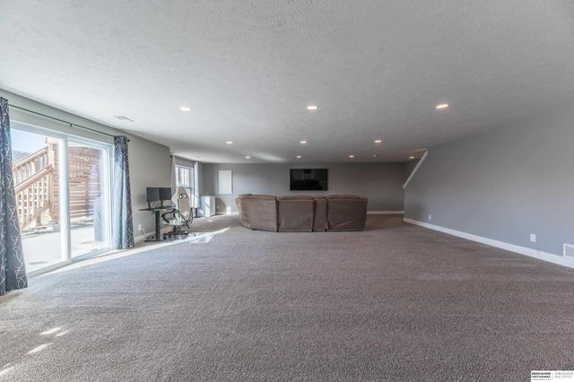 4668 N 210th Street, Elkhorn, NE 68022