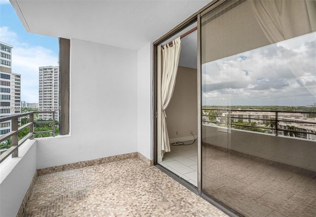 500 Three Islands Blvd 711, Hallandale Beach, FL 33009