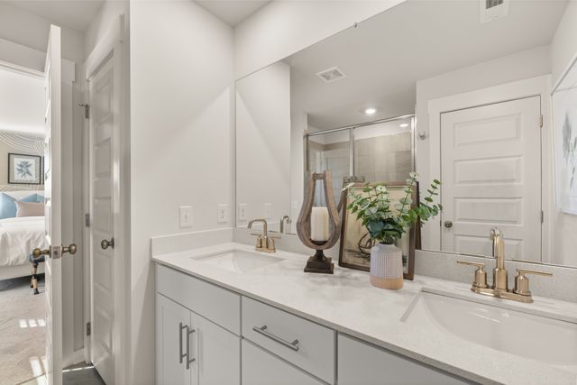 216 Crown Gardens CT, Hermitage, TN 37076