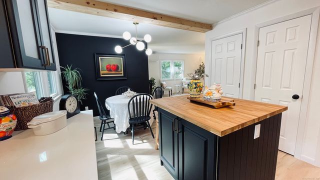 11 Mountain View Road, East Lyme, CT 06333
