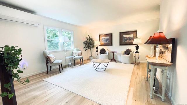 11 Mountain View Road, East Lyme, CT 06333