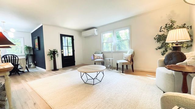 11 Mountain View Road, East Lyme, CT 06333