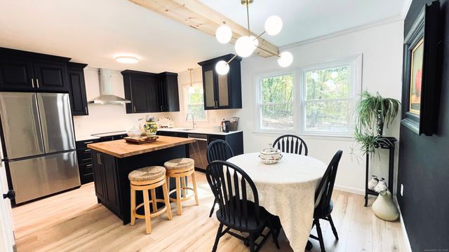 11 Mountain View Road, East Lyme, CT 06333
