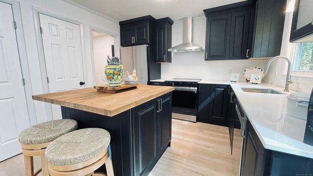 11 Mountain View Road, East Lyme, CT 06333