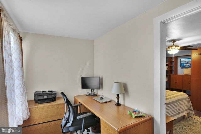 4 S MAIN ST, Bernville, PA 19506