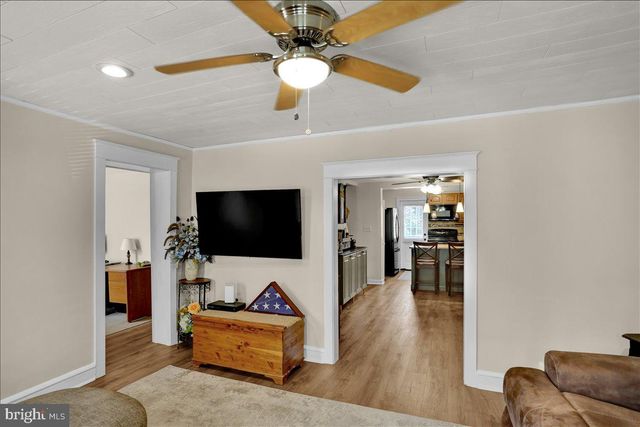 4 S MAIN ST, Bernville, PA 19506