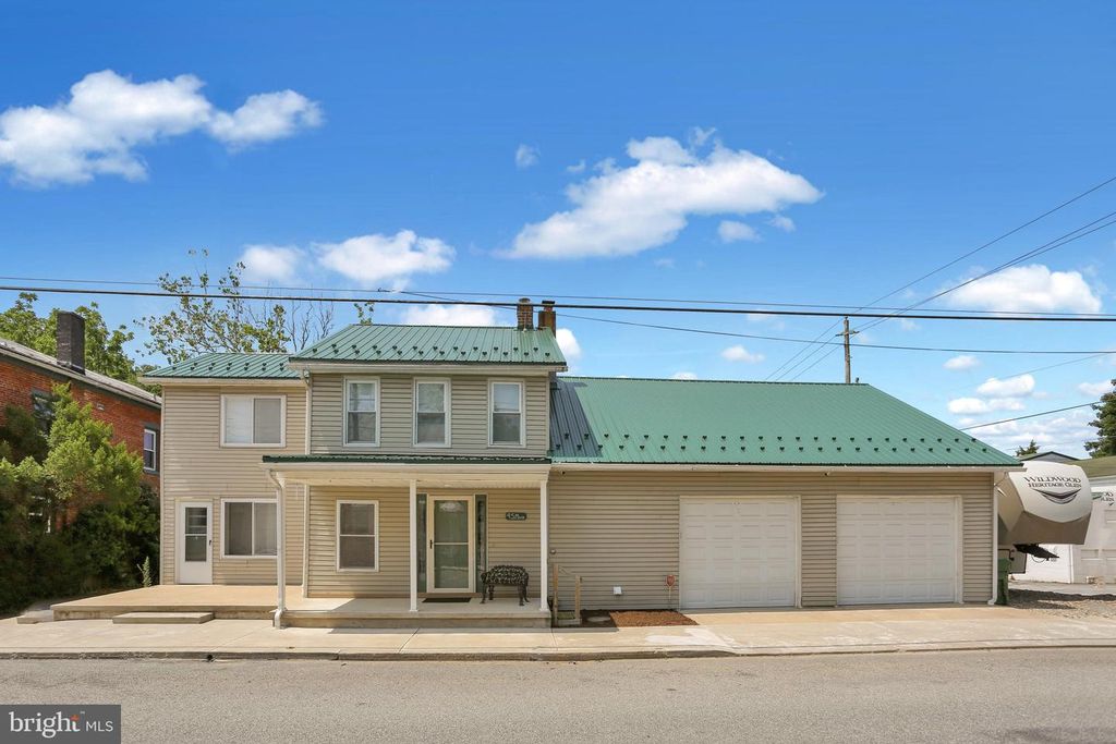 4 S MAIN ST, Bernville, PA 19506
