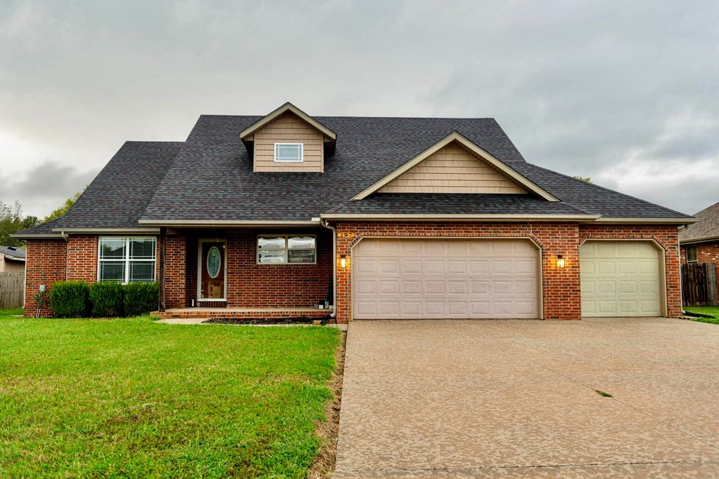 197 North Meadowlark Drive, Willard, MO 65781