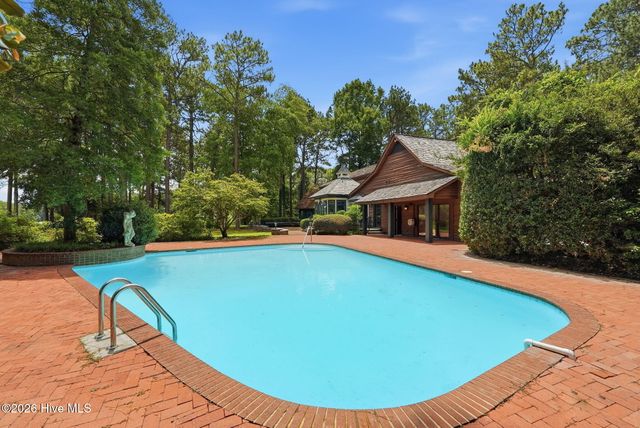 60 Lake Dornoch Drive, Pinehurst, NC 28374
