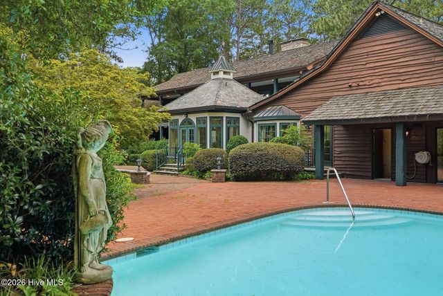 60 Lake Dornoch Drive, Pinehurst, NC 28374