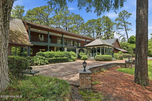 60 Lake Dornoch Drive, Pinehurst, NC 28374